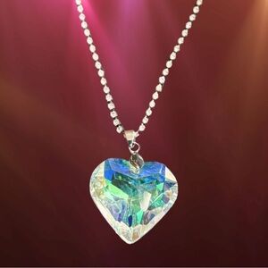 Gorgeous Glass Heart Pendant Necklace With Rhinestone Chain. NWT